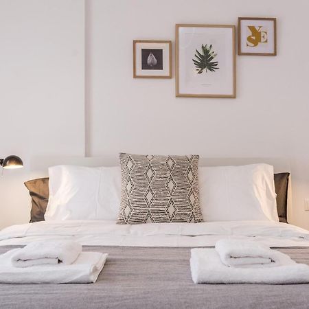 Wide Comfy Studio Apartment Centrally Located In Thissio Athena Bagian luar foto