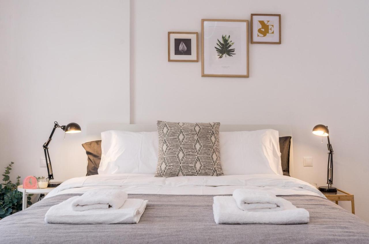 Wide Comfy Studio Apartment Centrally Located In Thissio Athena Bagian luar foto
