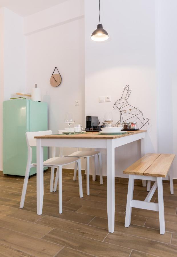 Wide Comfy Studio Apartment Centrally Located In Thissio Athena Bagian luar foto